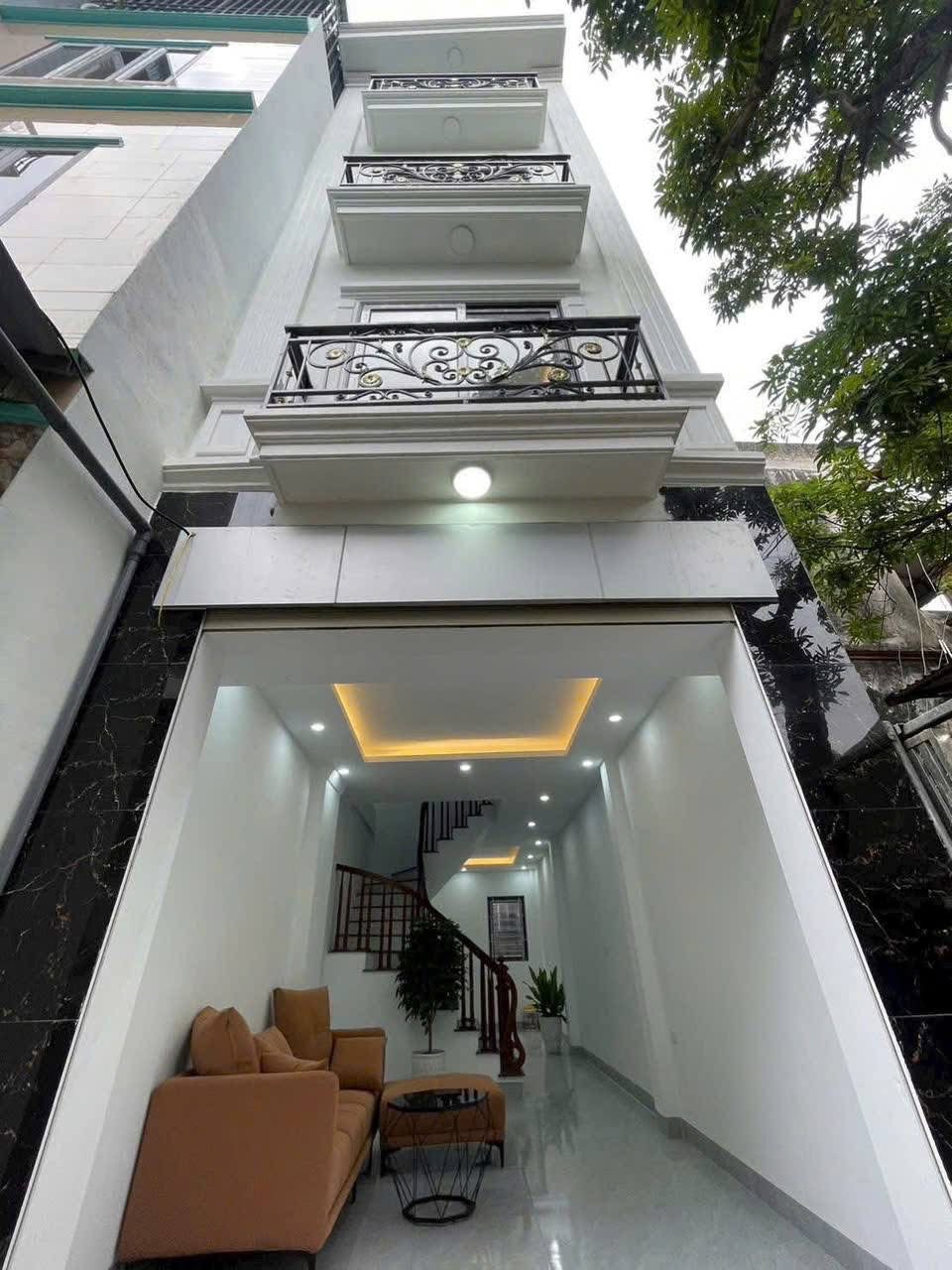 Bán nhà mới 4 tầng full nội thất Thượng Đình. 200m ra Qlo 1A. Chỉ 4.x ty