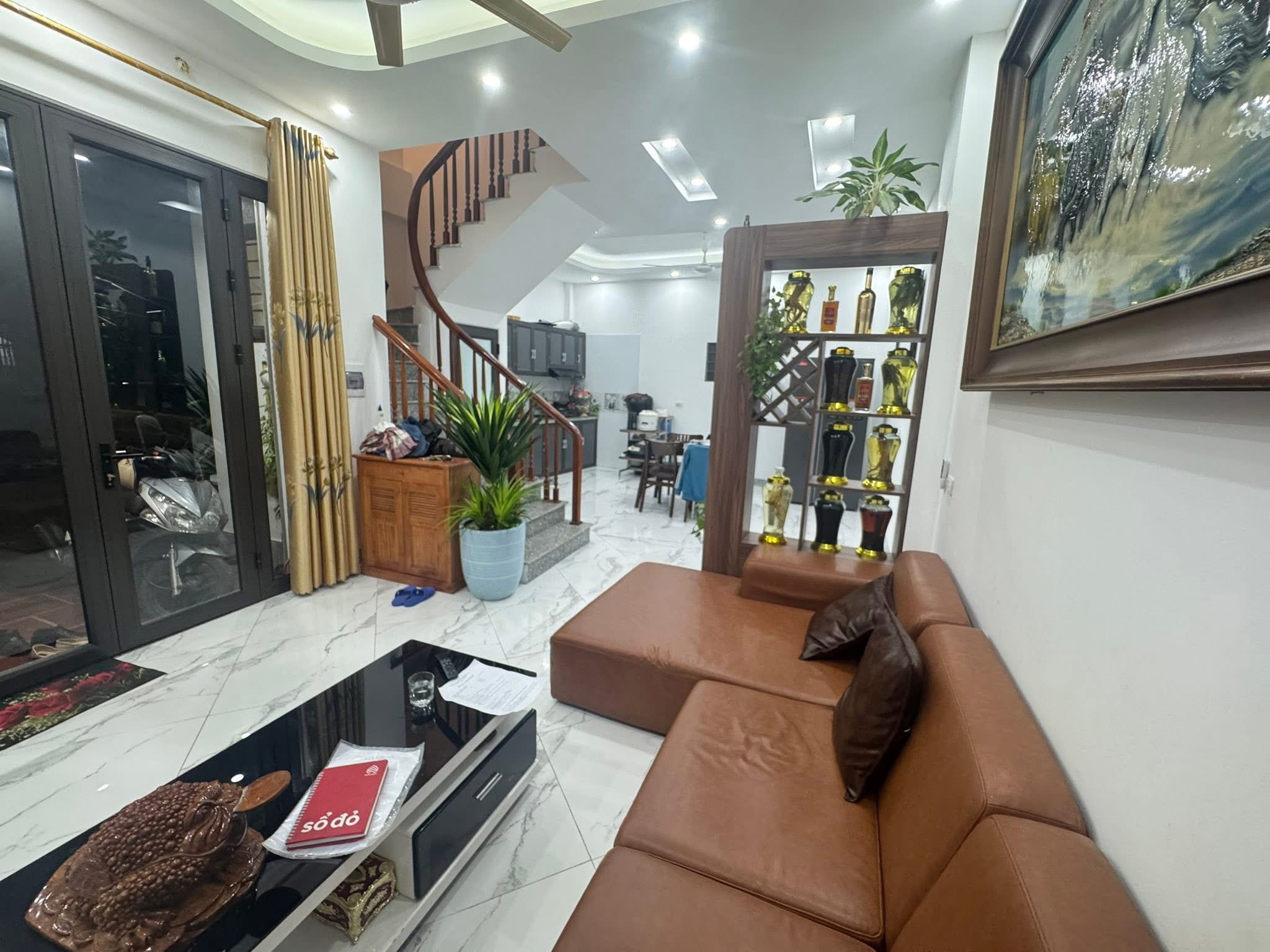 ĐÓN SÓNG ĐẠI LỘ CẢNH QUAN SÔNG HỒNG – NHÀ MỚI Ô TÔ 7 CHỖ ĐỖ CỬA - 2