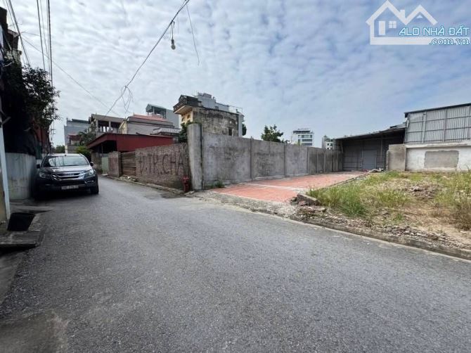 Bán Đất Bát khối Sát Hồ DT.60,8 mt,4m7 Giá 8,3 Tỷ Ngõ Ôtô Tránh Kinh Doanh - 2