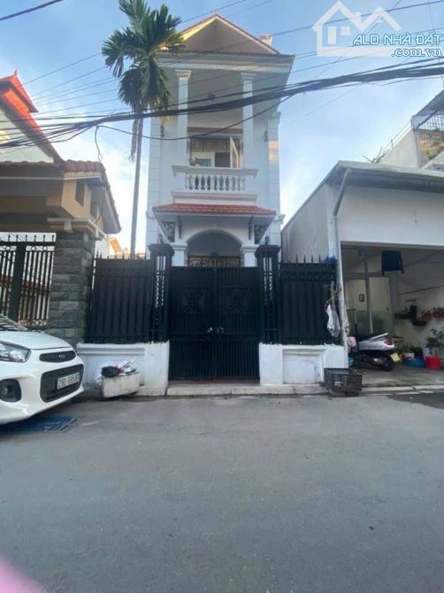 SIÊU PHẨM TRỤC CHÍNH KINH DOANH ĐẲNG CẤP. Sẵn nhà 3 tầng, 50m tới trường học cấp 1 cấp 2 - 1